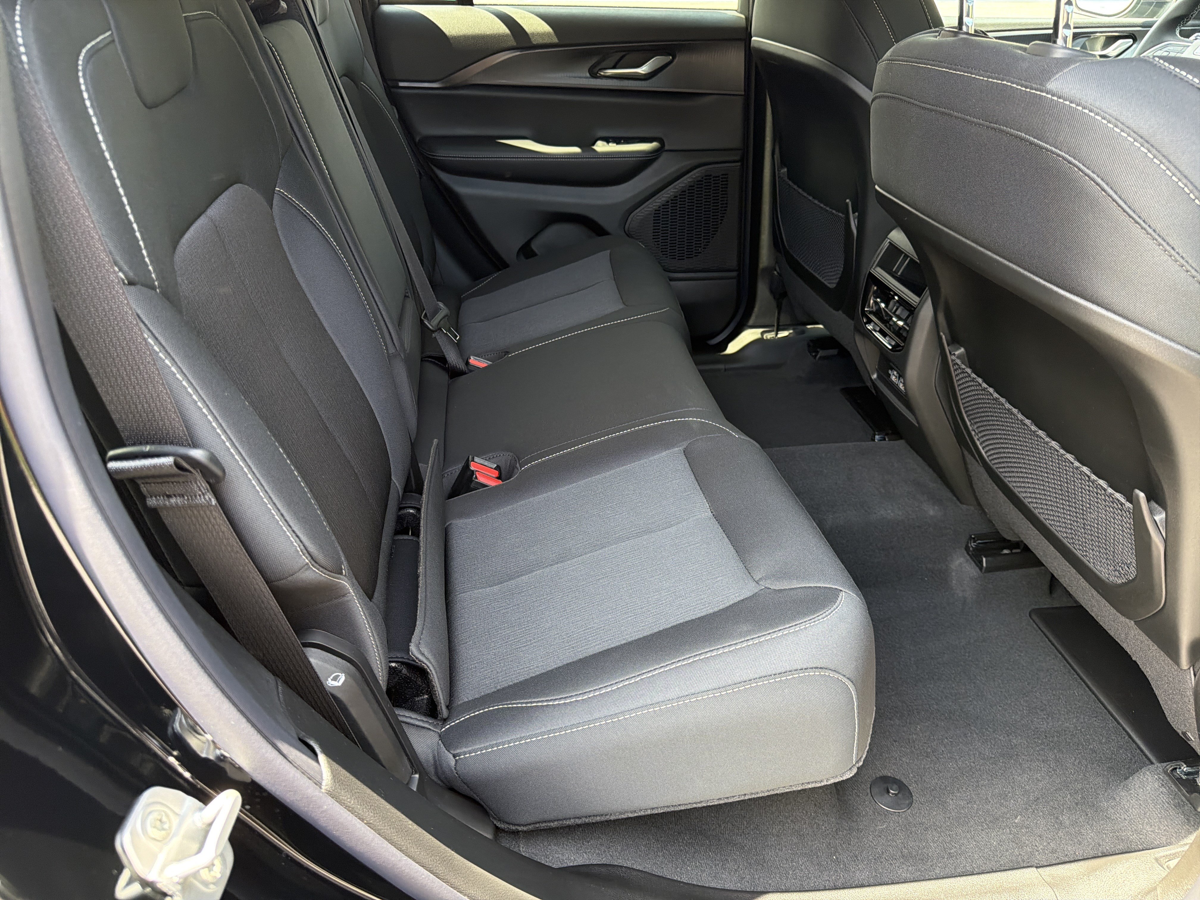New 2026 Jeep Grand Cherokee Laredo RWD image 18