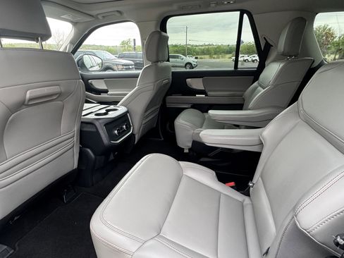 Used 2025 Ford Expedition Active AWD/4WD image 11