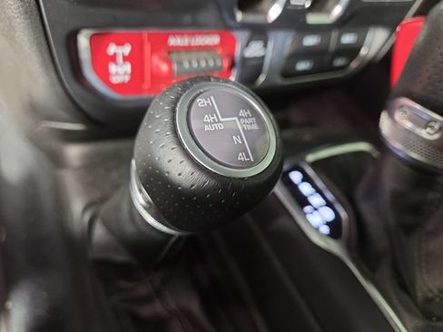 Used 2024 Jeep Gladiator Mojave AWD/4WD image 26