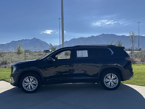 Used 2024 GMC Acadia Elevation w/ Luxury Package AWD/4WD image 2