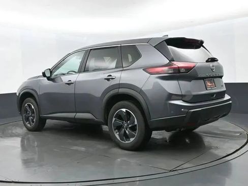 Used 2024 Nissan Rogue SV FWD image 9