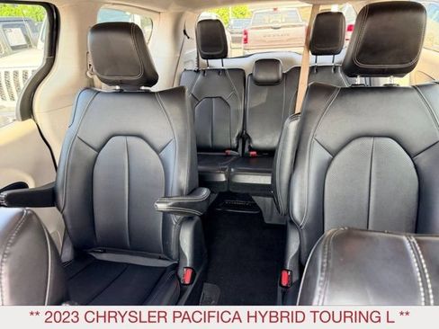 Used 2023 Chrysler Pacifica Touring-L FWD image 17