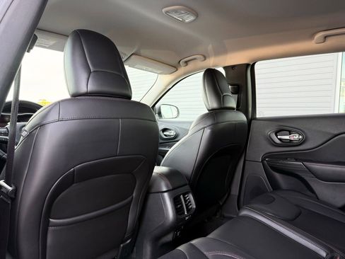 Used 2016 Jeep Cherokee Trailhawk AWD/4WD image 20