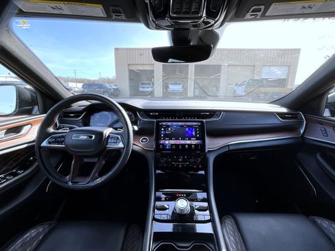 Used 2025 Jeep Grand Cherokee Summit image 15