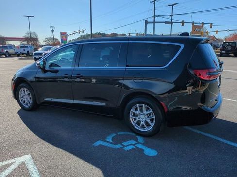 New 2026 Chrysler Pacifica Select image 6