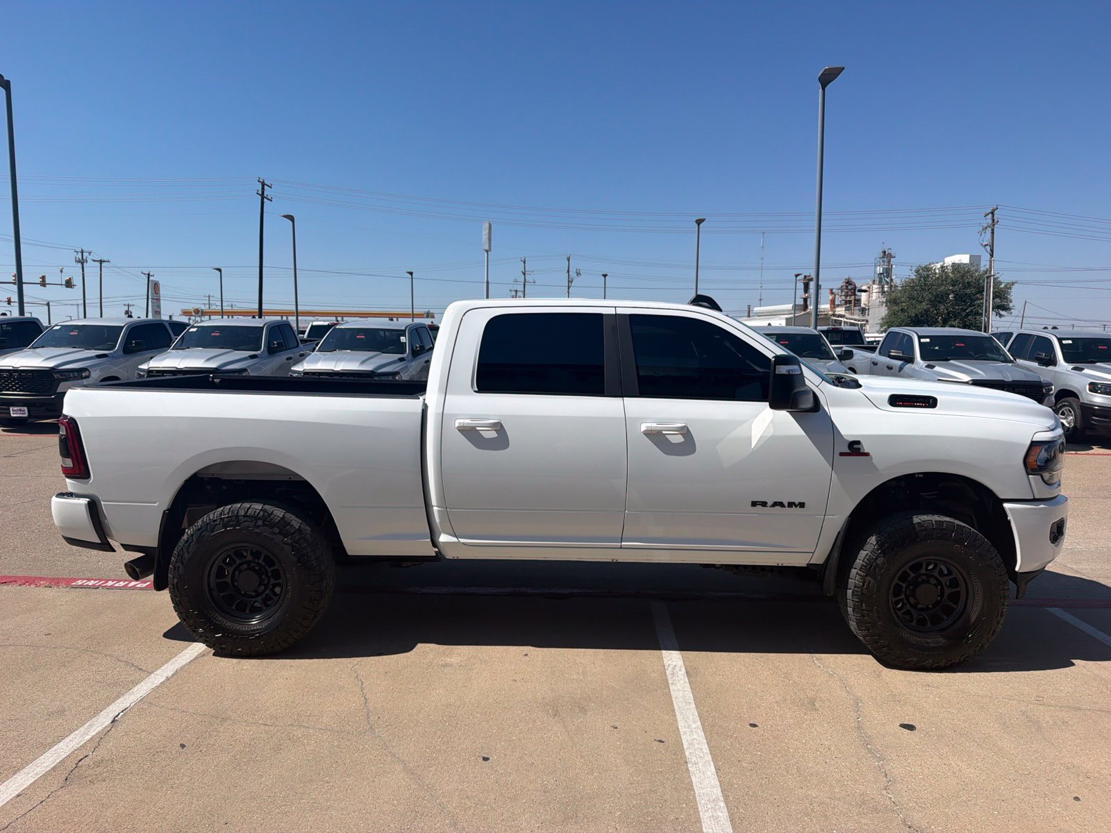 Used 2024 RAM 2500 Big Horn w/ Night Edition AWD/4WD image 4