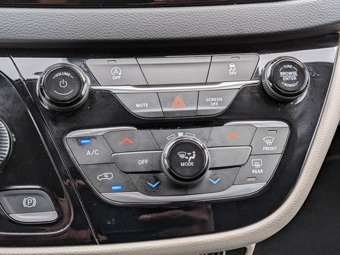 Used 2023 Chrysler Voyager LX FWD image 24