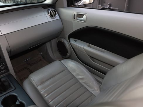 Used 2006 Ford Mustang GT Premium RWD image 25