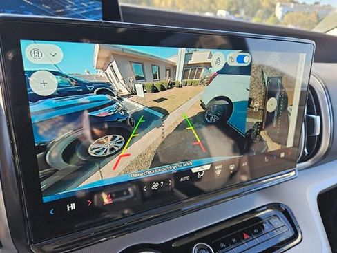 New 2025 Ford Expedition Active image 19