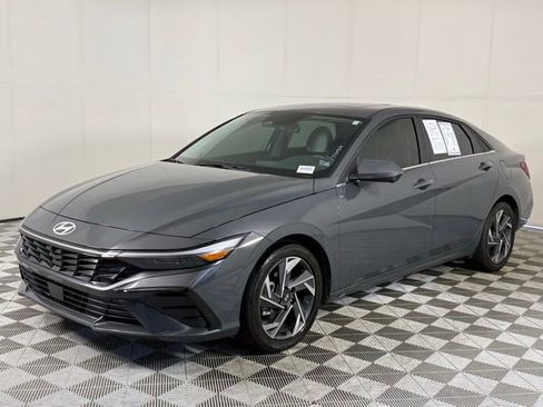 Used 2024 Hyundai Elantra Limited image 2
