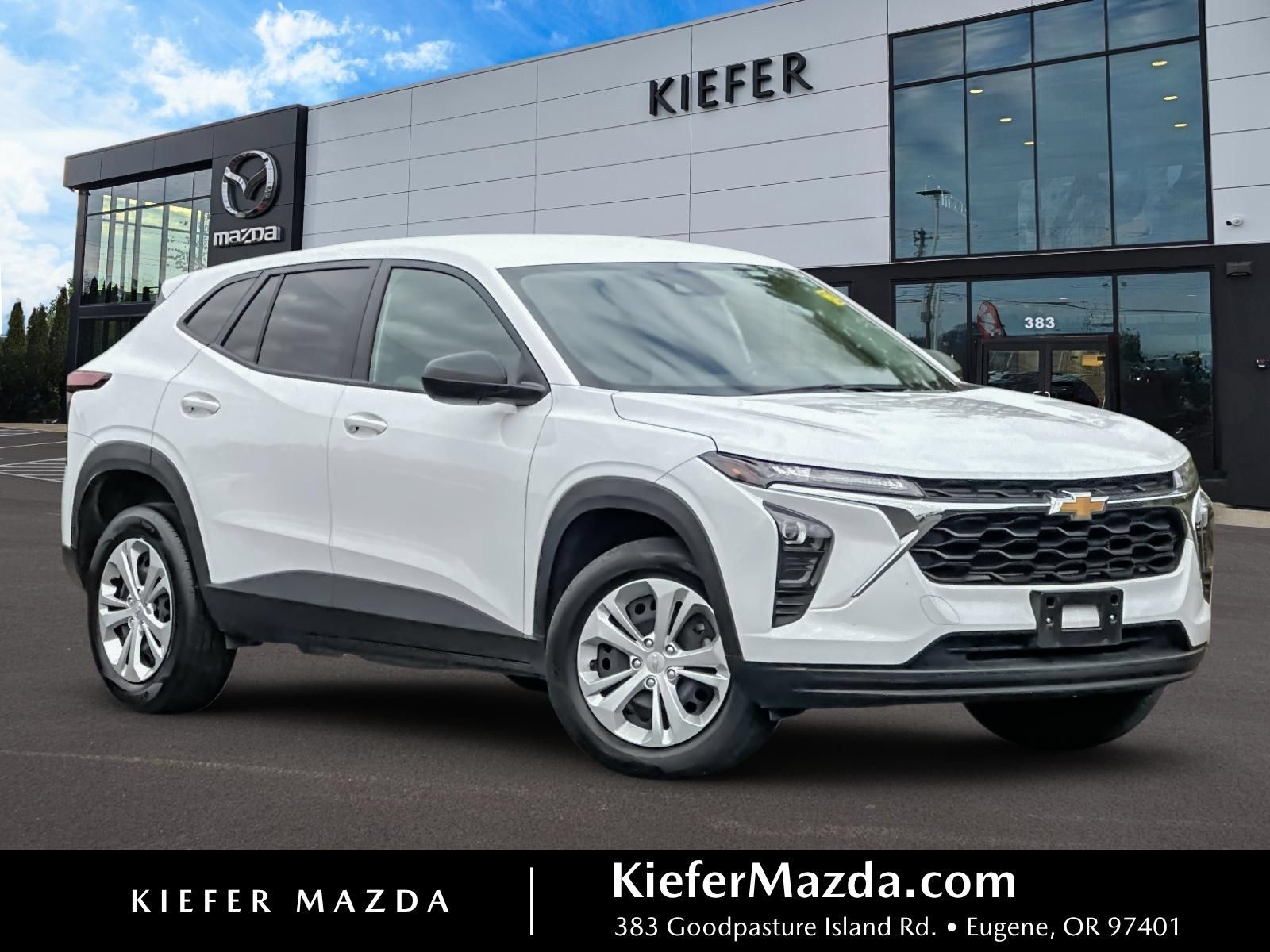 Used 2025 Chevrolet Trax LS FWD image 1
