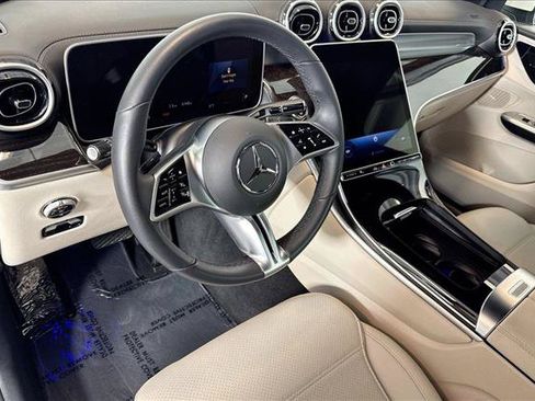 Used 2025 Mercedes-Benz GLC 300 image 9