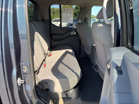 Used 2017 Nissan Frontier SV w/ SV Value Truck Package AWD/4WD image 23