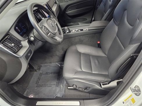 Used 2025 Volvo XC60 B5 Core image 15
