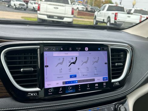 Used 2022 Chrysler Pacifica Limited image 48
