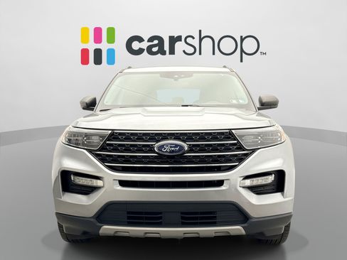 Used 2023 Ford Explorer XLT w/ Equipment Group 202A AWD/4WD image 8