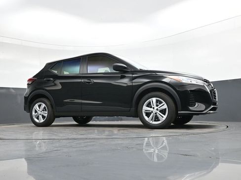 Certified 2025 Nissan Kicks Play S FWD image 35