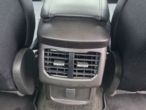 Used 2016 Ford Fusion SE image 18