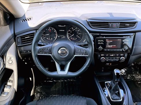 Used 2017 Nissan Rogue SV w/ Midnight Edition Package image 6