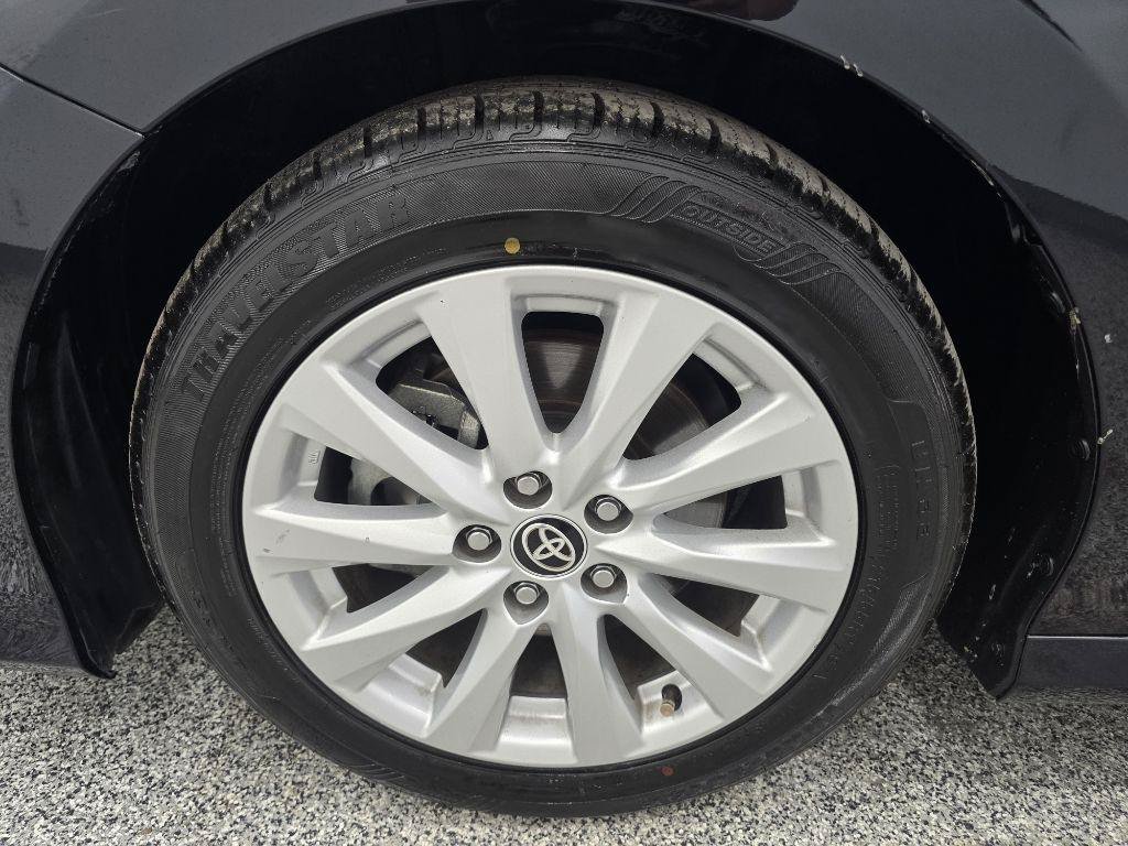 Used 2020 Toyota Camry LE FWD image 31