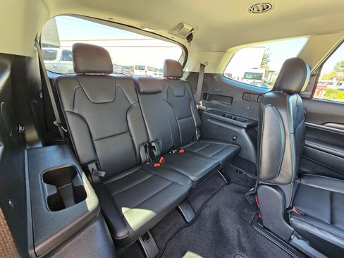 Used 2025 Kia Telluride S image 32
