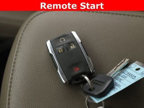 Used 2018 GMC Canyon SLT image 3