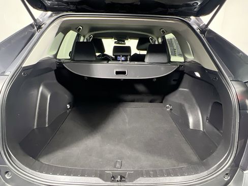 Used 2022 Toyota RAV4 LE FWD image 32
