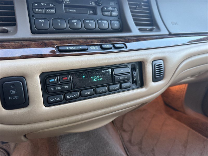Used 1997 Lincoln Town Car Signature RWD image 22