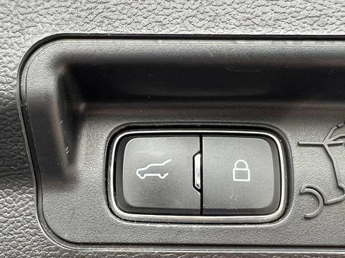 Used 2023 Ford Explorer 4WD image 36