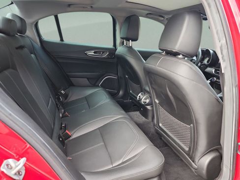 Used 2020 Alfa Romeo Giulia w/ Quick Order Package 22K Sport image 18