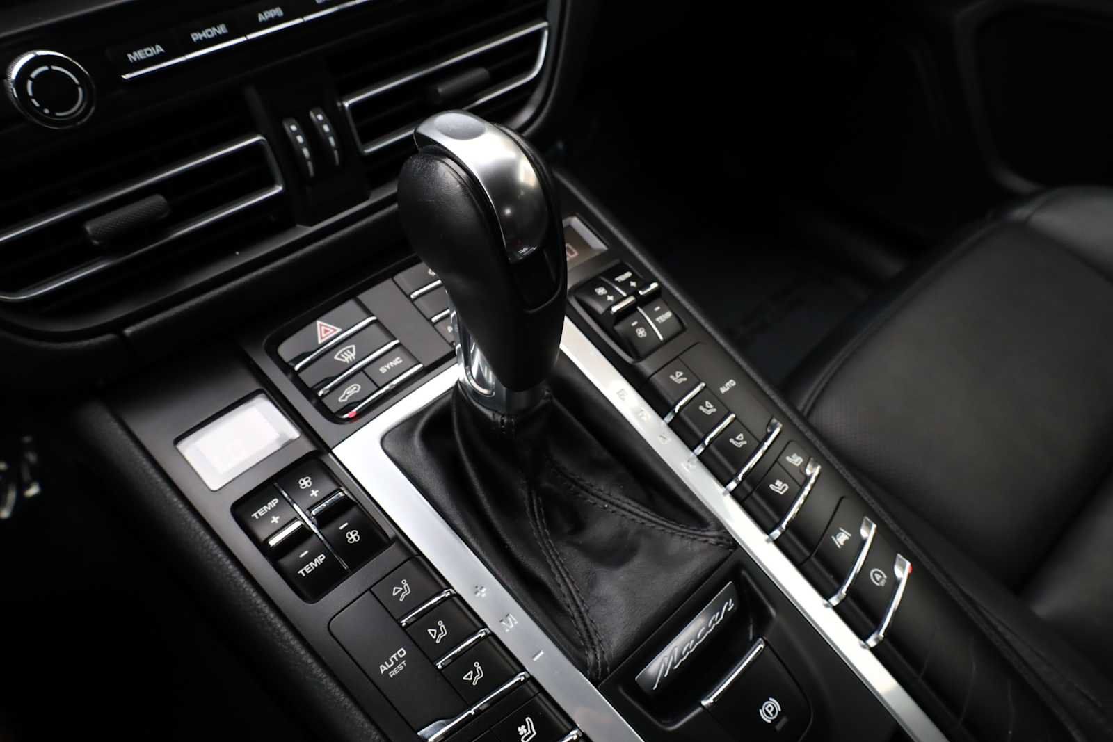 Used 2021 Porsche Macan AWD/4WD image 25