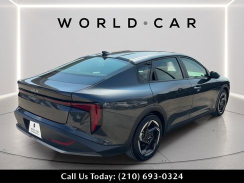 Used 2025 Kia K4 EX image 3