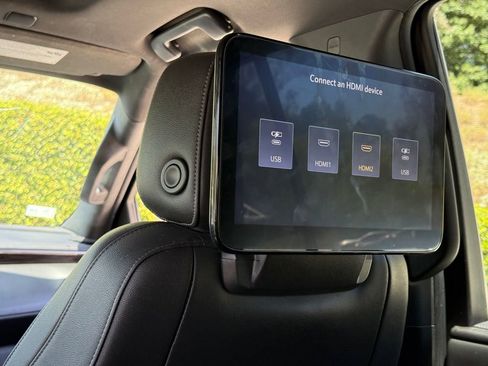 Used 2022 Chevrolet Tahoe LT w/ LT Signature Package RWD image 12