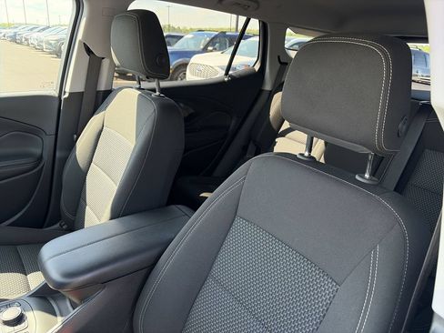 Used 2023 GMC Terrain SLE w/ Driver Convenience Package FWD image 11