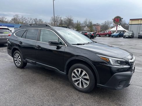 Used 2022 Subaru Outback Premium AWD/4WD image 3