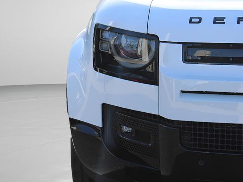 New 2025 Land Rover Defender 110 X-Dynamic SE image 30