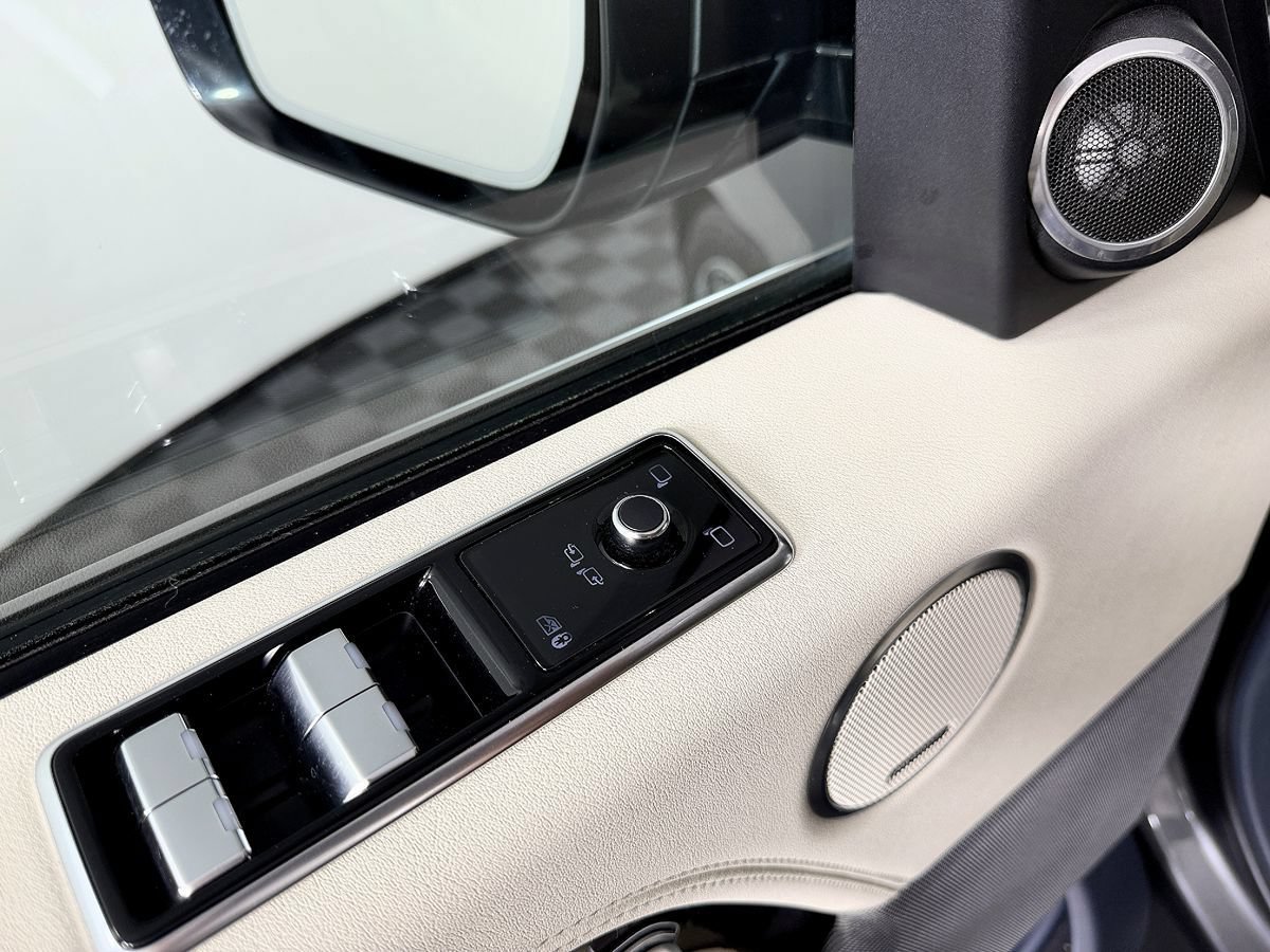 Used 2018 Land Rover Range Rover HSE AWD/4WD image 24