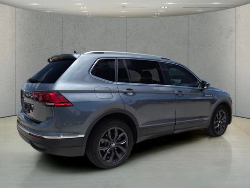 Used 2024 Volkswagen Tiguan SE FWD image 3