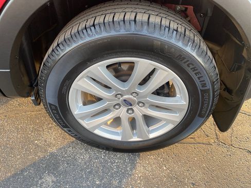 Used 2018 Ford Explorer XLT w/ Equipment Group 202A image 15