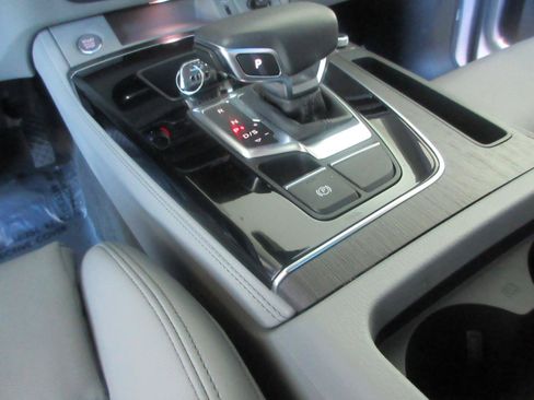 Used 2024 Audi Q5 2.0T Premium Plus w/ Premium Plus Package AWD/4WD image 54