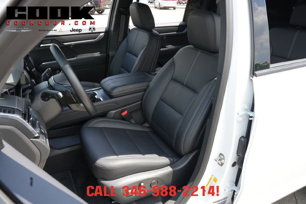 Used 2026 GMC Acadia Elevation w/ Elevation Premium Package FWD image 18