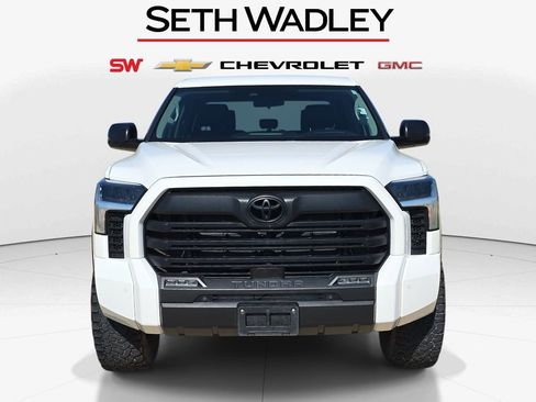 Used 2022 Toyota Tundra SR5 w/ SR5 Convenience Package AWD/4WD image 2