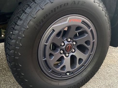 Used 2025 Nissan Frontier PRO-4X w/ Black Accent Package image 9