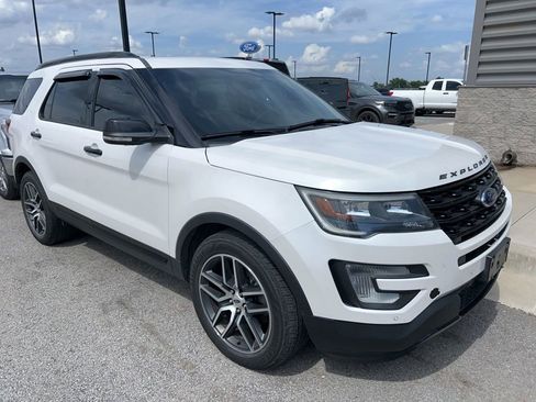 Used 2017 Ford Explorer Sport w/ Equipment Group 401A AWD/4WD image 3