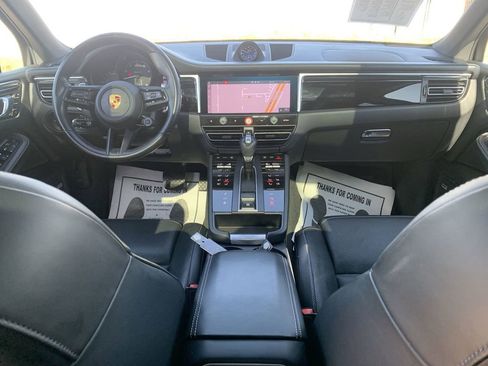 Used 2023 Porsche Macan image 18