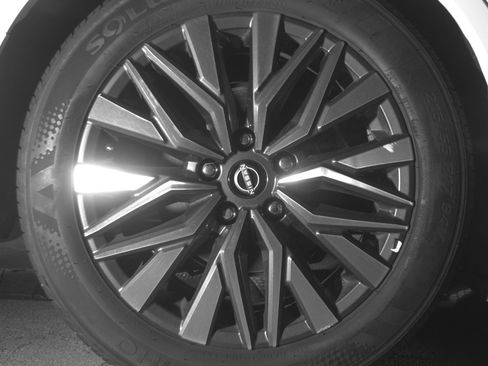Used 2025 Nissan Altima 2.5 SV FWD image 15