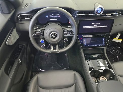 Used 2024 Maserati Grecale Modena image 12