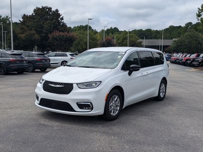 New 2026 Chrysler Pacifica Select