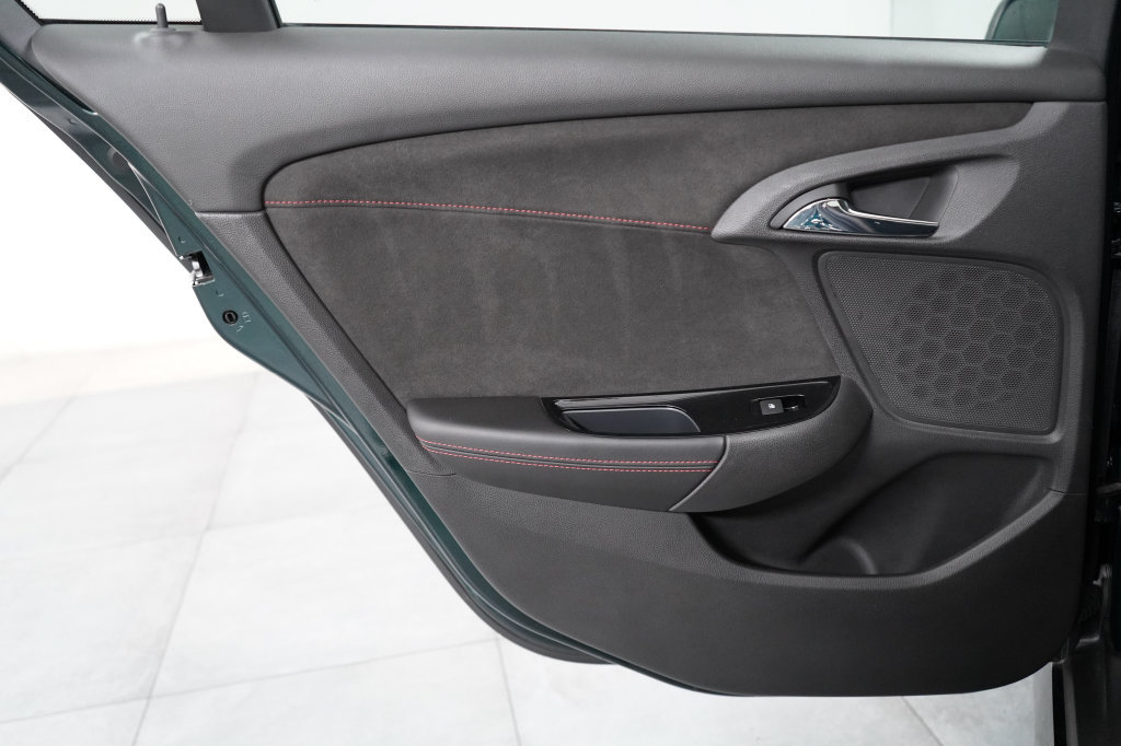 Used 2017 Chevrolet SS RWD image 31