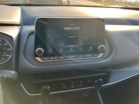 Used 2024 Nissan Rogue S AWD/4WD image 8
